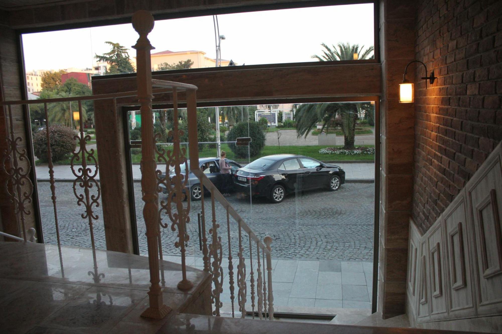 Melini Boutique Hotel Batumi Exteriör bild